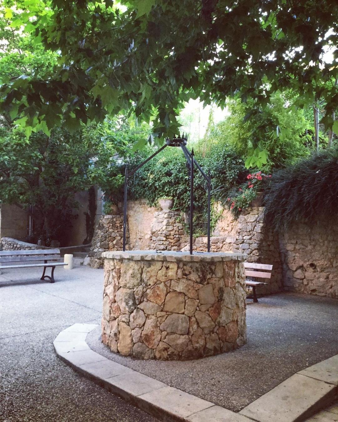 Au Puits De La Fontaine Ξενοδοχείο Tavernes Εξωτερικό φωτογραφία