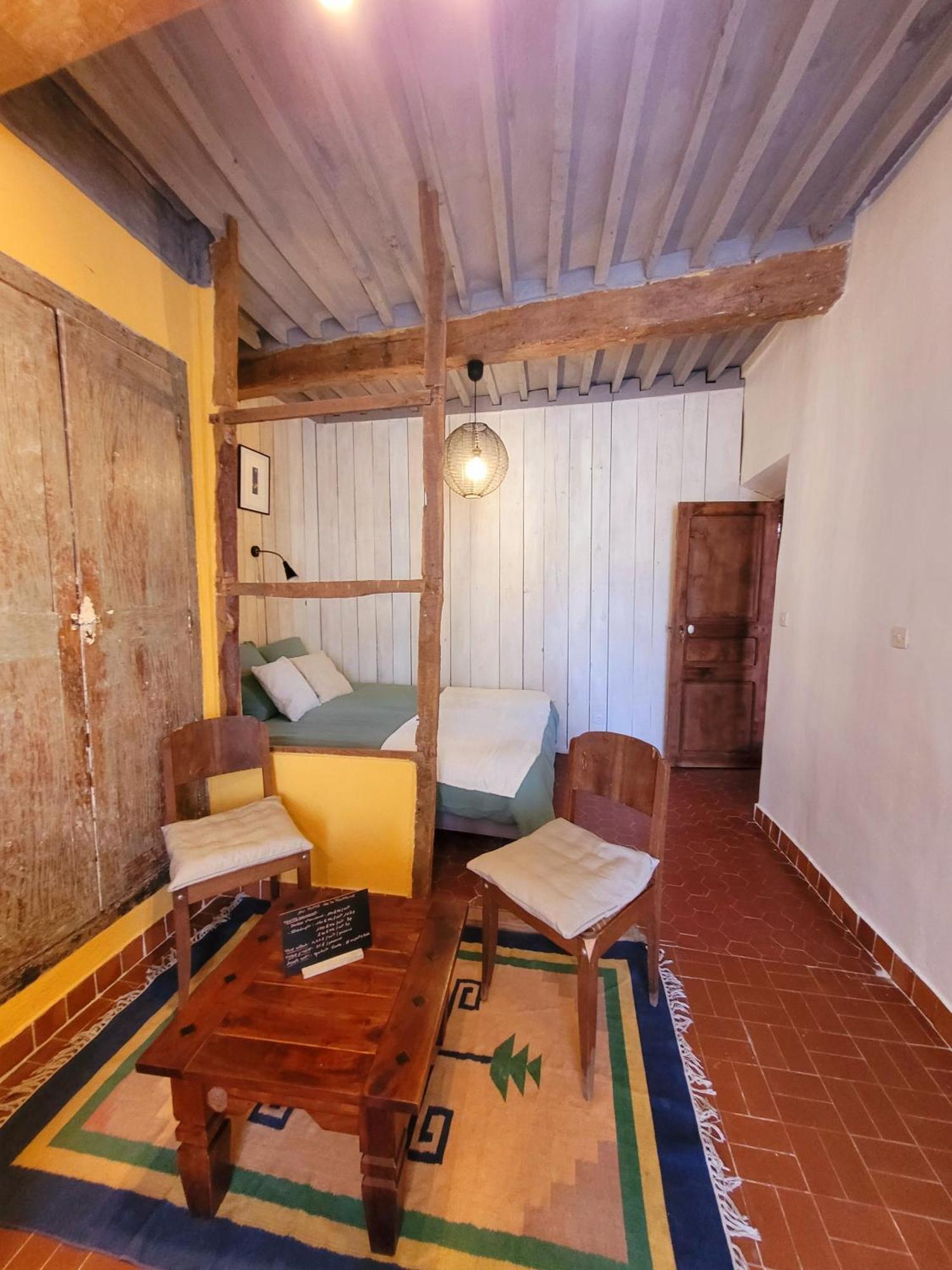 Au Puits De La Fontaine Ξενοδοχείο Tavernes Δωμάτιο φωτογραφία