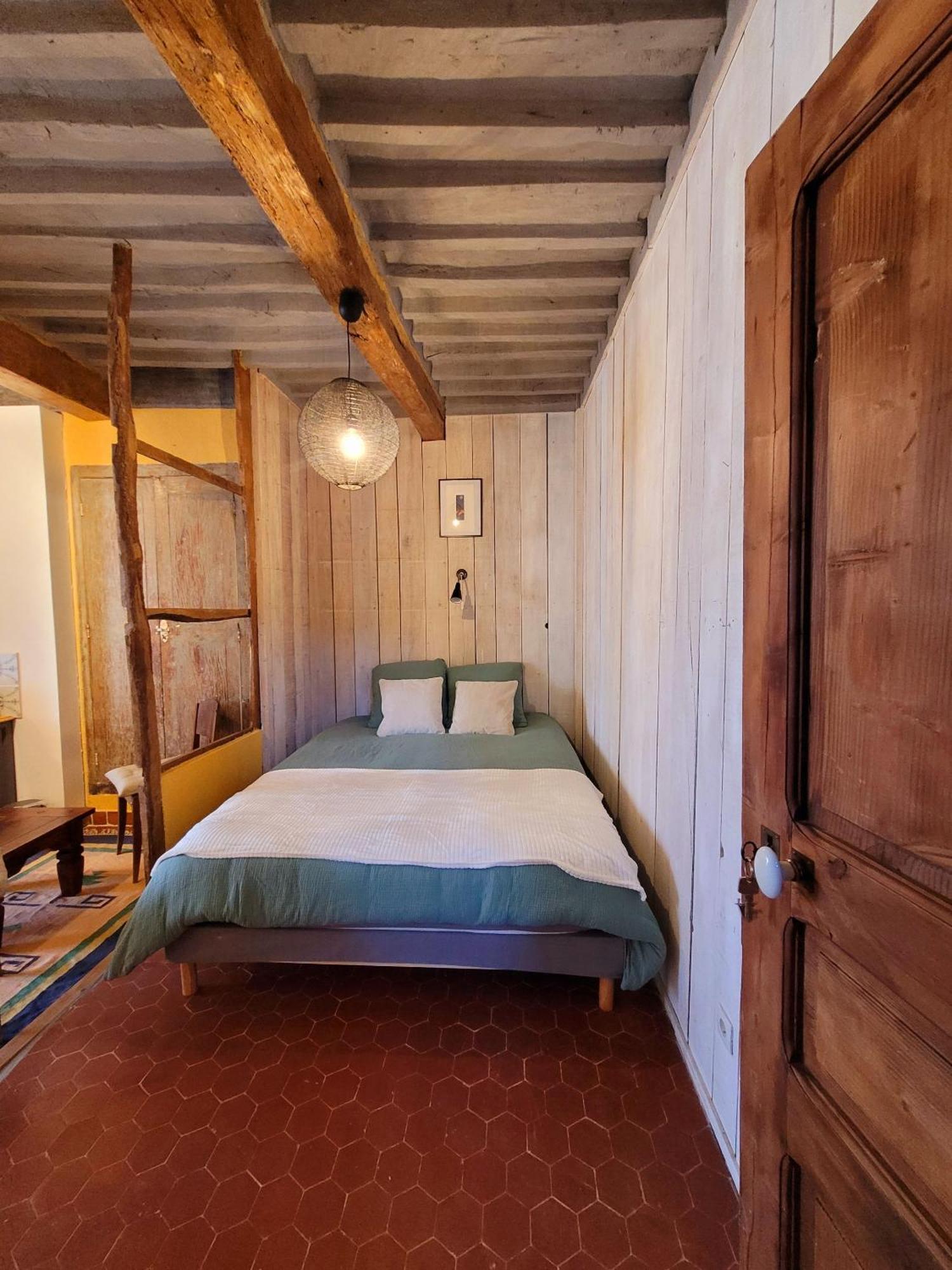 Au Puits De La Fontaine Ξενοδοχείο Tavernes Δωμάτιο φωτογραφία